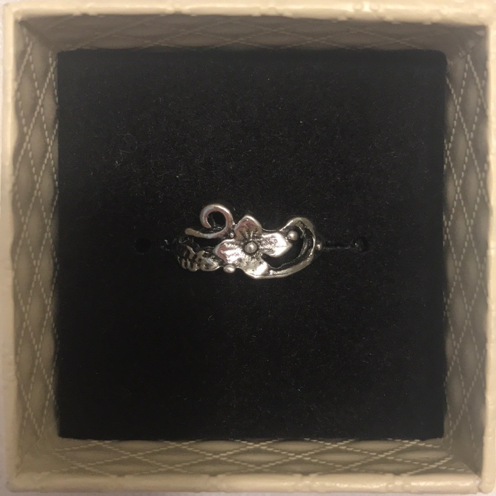 Flower Detail Silver Tone Ring, Size 6